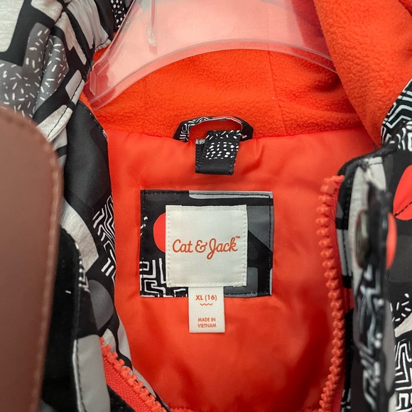 Boys Cat & Jack winter coat - Picture 3 of 3